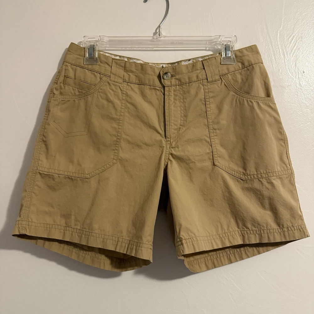 Women’s Columbia Shorts Size 6 Tan 6” Inseam 100% Cotton